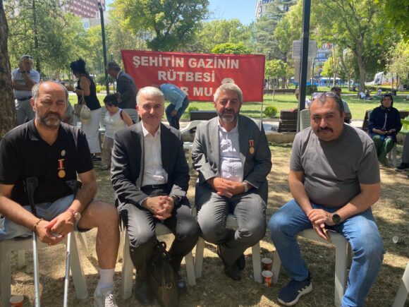 SASAM’DAN ER GAZİLER VE ŞEHİT AİLELERİNİN NÖBETİNE ZİYARET